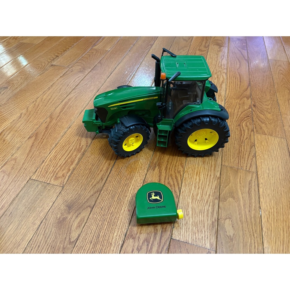 John Deere 7930 Toy Tractor Green Yellow Farm Vehicle Tape Measure Accessory